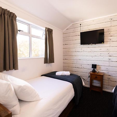Haka House Taupo Hostel Екстериор снимка