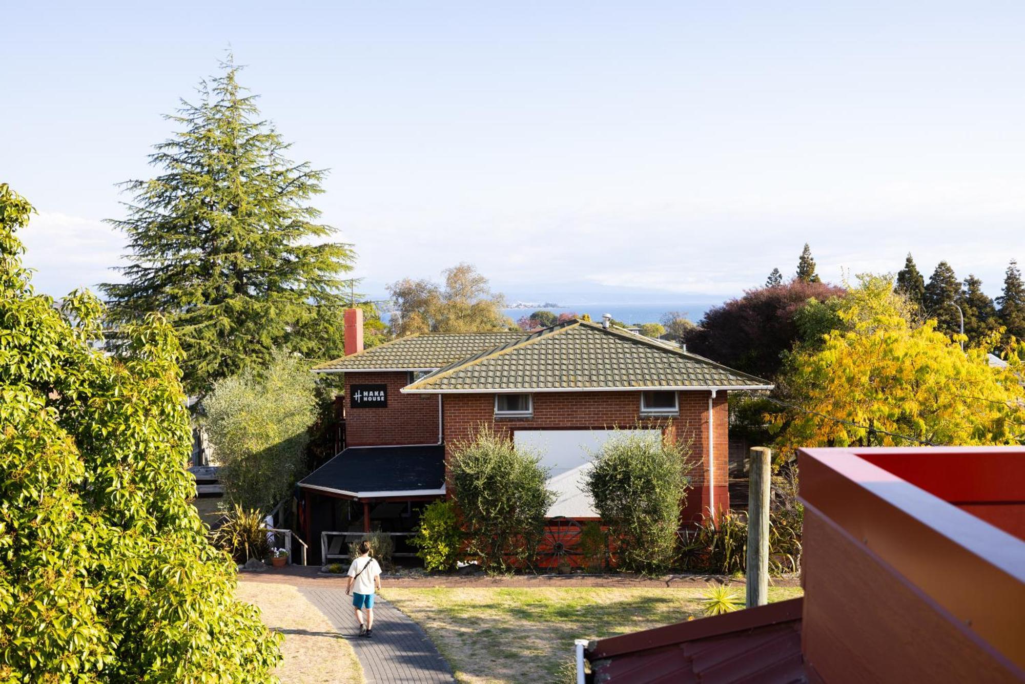 Haka House Taupo Hostel Екстериор снимка
