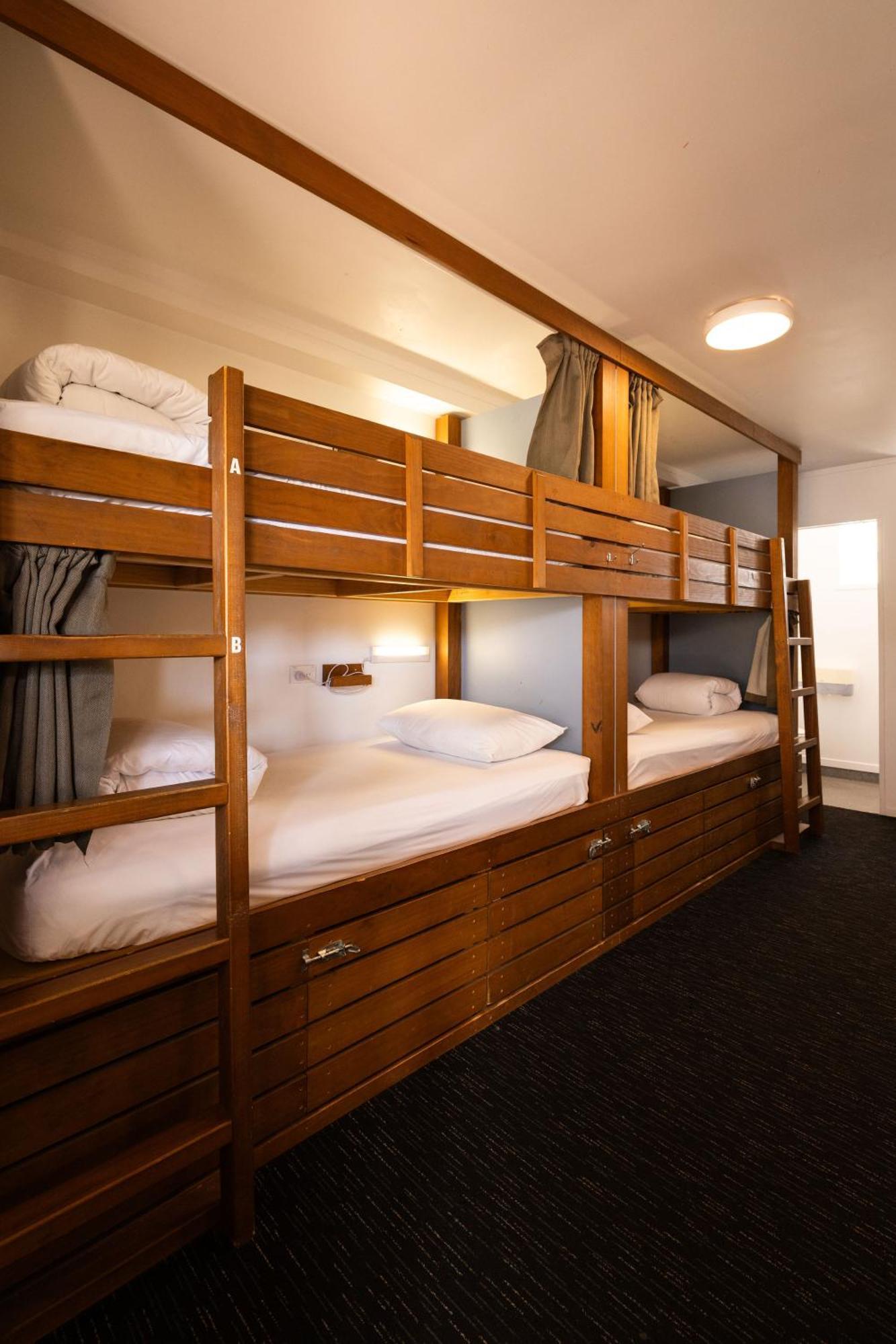 Haka House Taupo Hostel Екстериор снимка