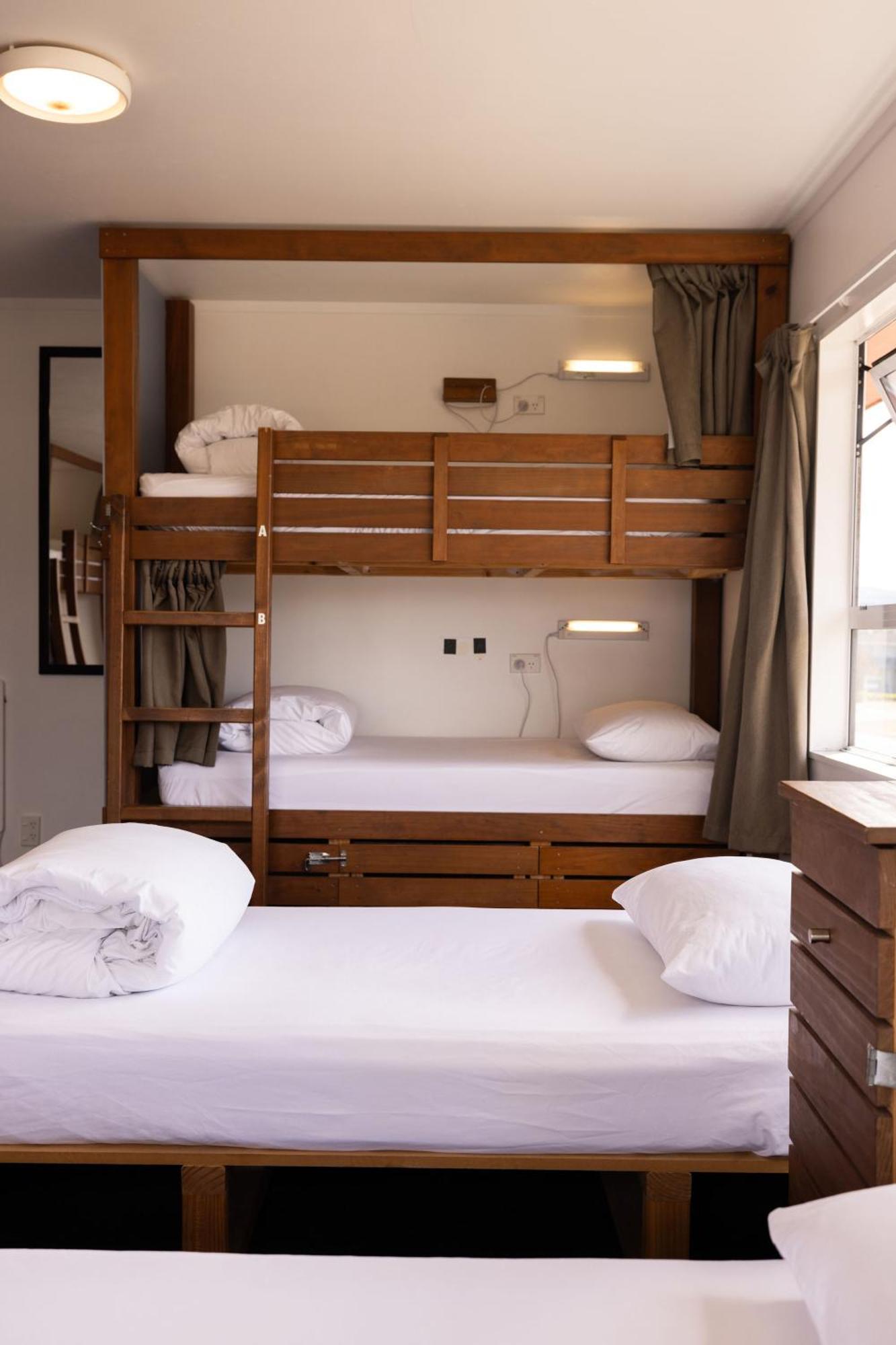 Haka House Taupo Hostel Екстериор снимка