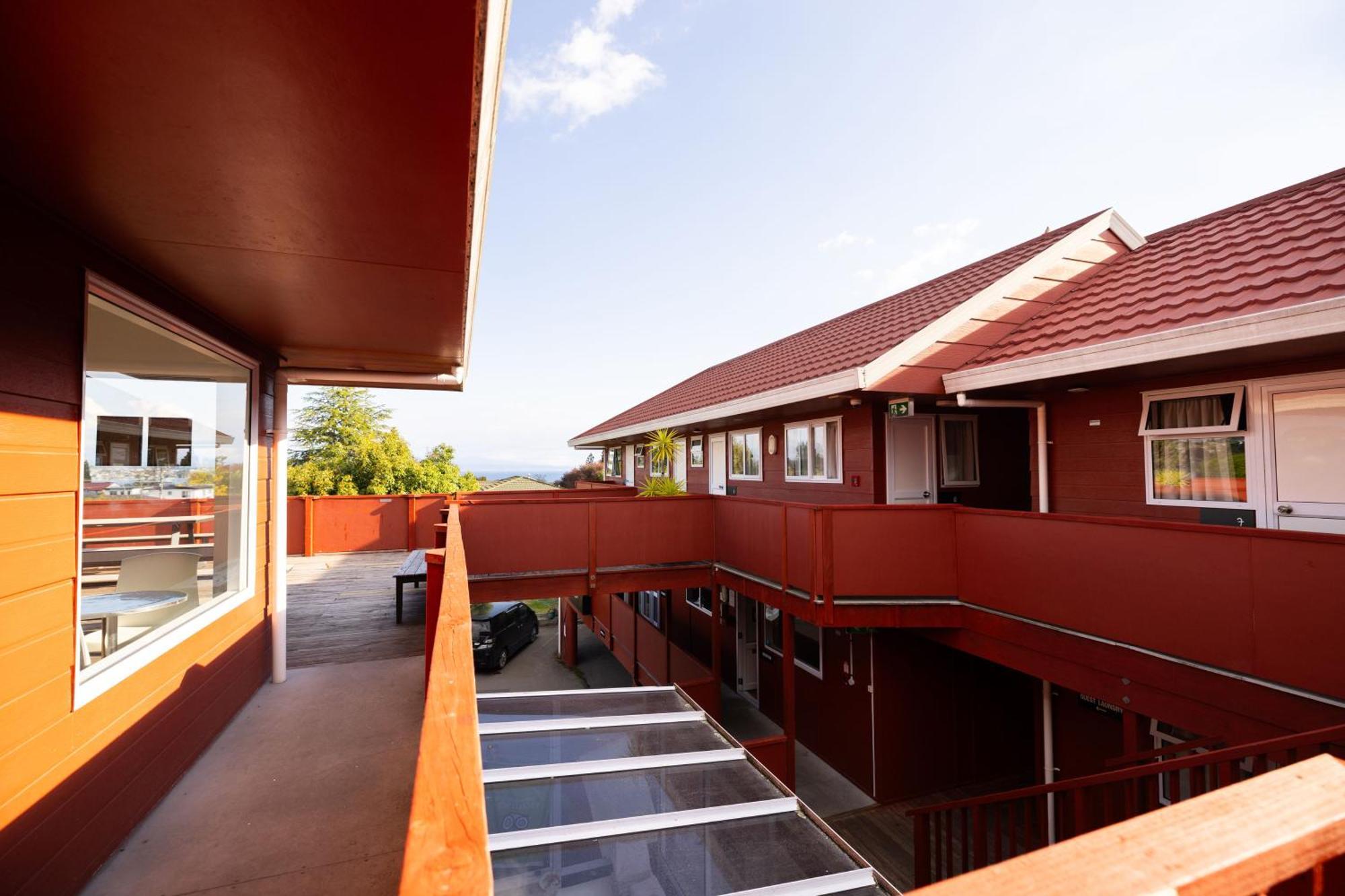 Haka House Taupo Hostel Екстериор снимка