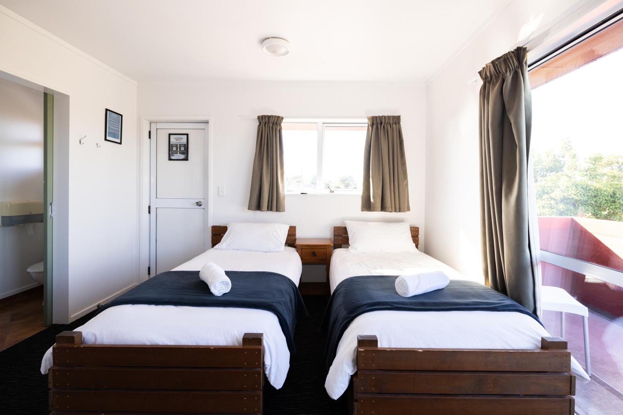 Haka House Taupo Hostel Екстериор снимка