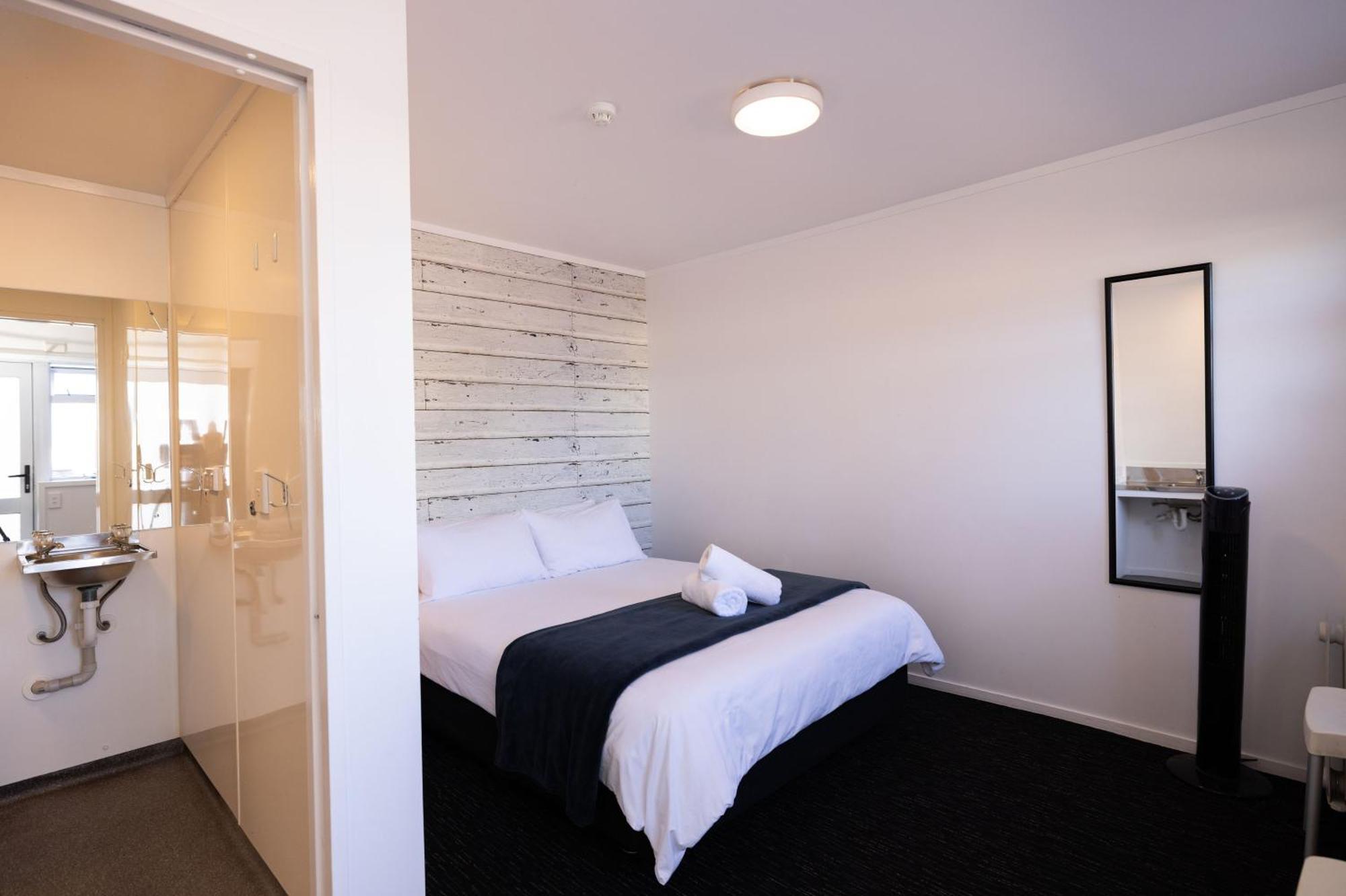 Haka House Taupo Hostel Екстериор снимка
